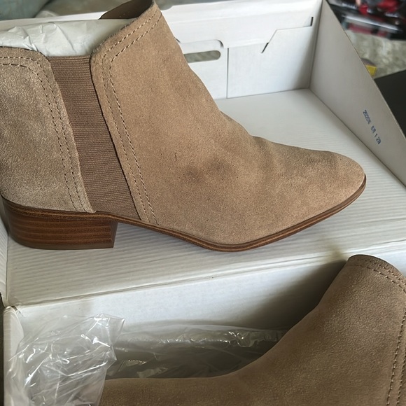 Larecaja Ankle Boots - Picture 7 of 8